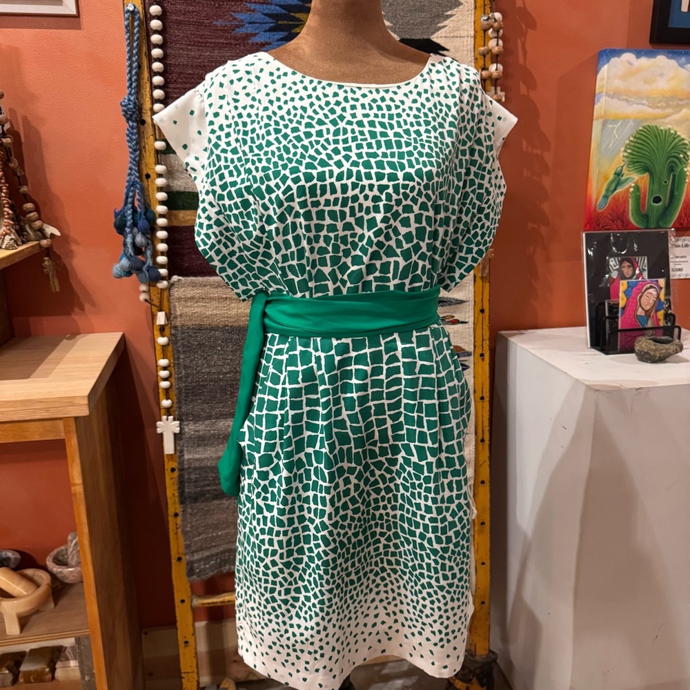 Chic Green Patterned Mini Dress - image 1